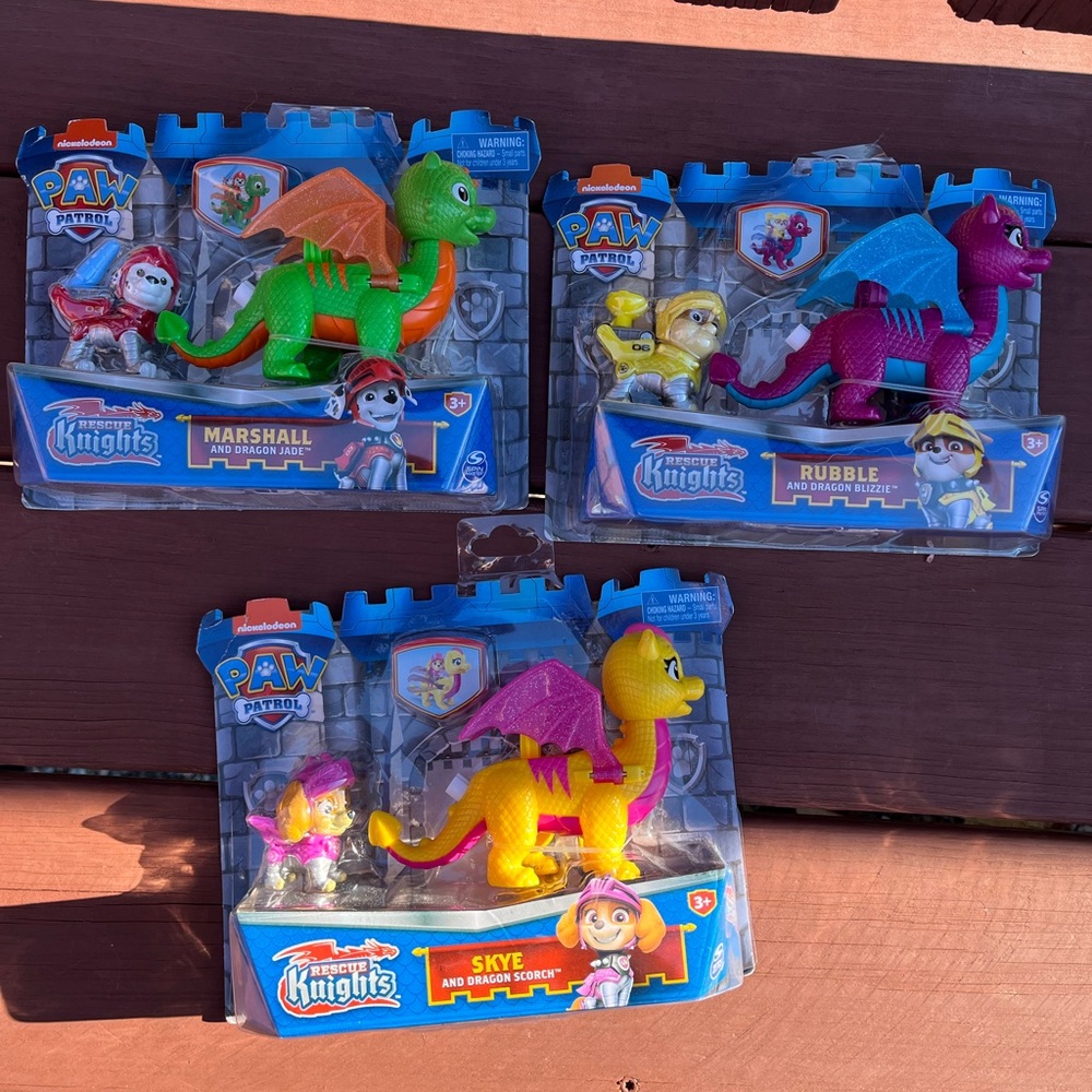 PAW Patrol Knights Dragon Playset - Green, Pink, Yellow